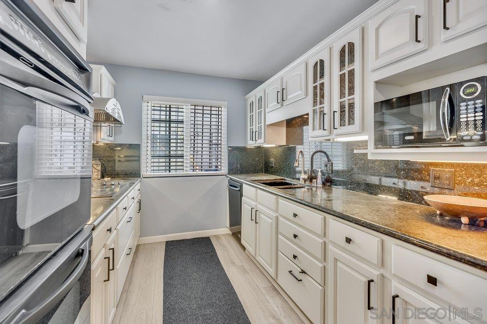 711 Island Ct B Property Photo 12