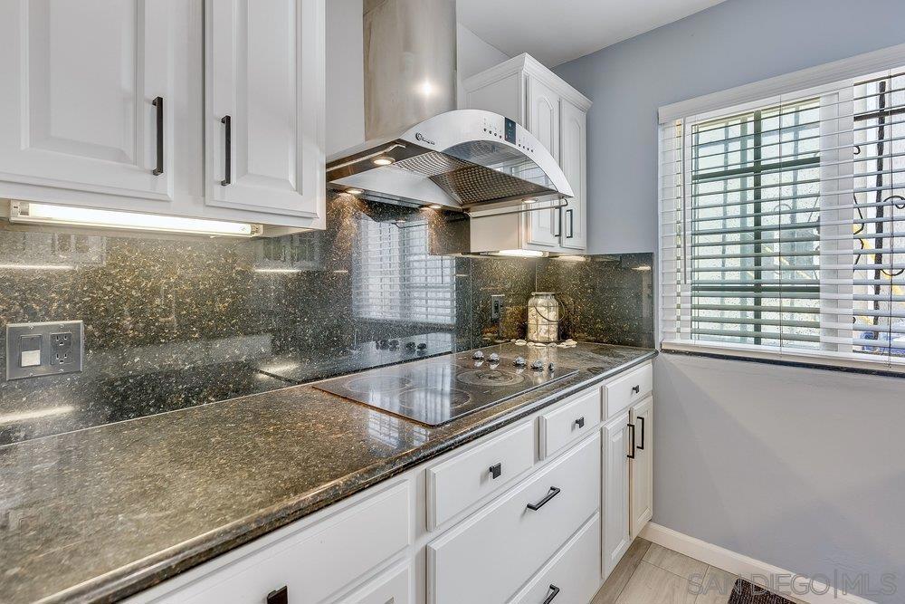 711 Island Ct B Property Photo 13