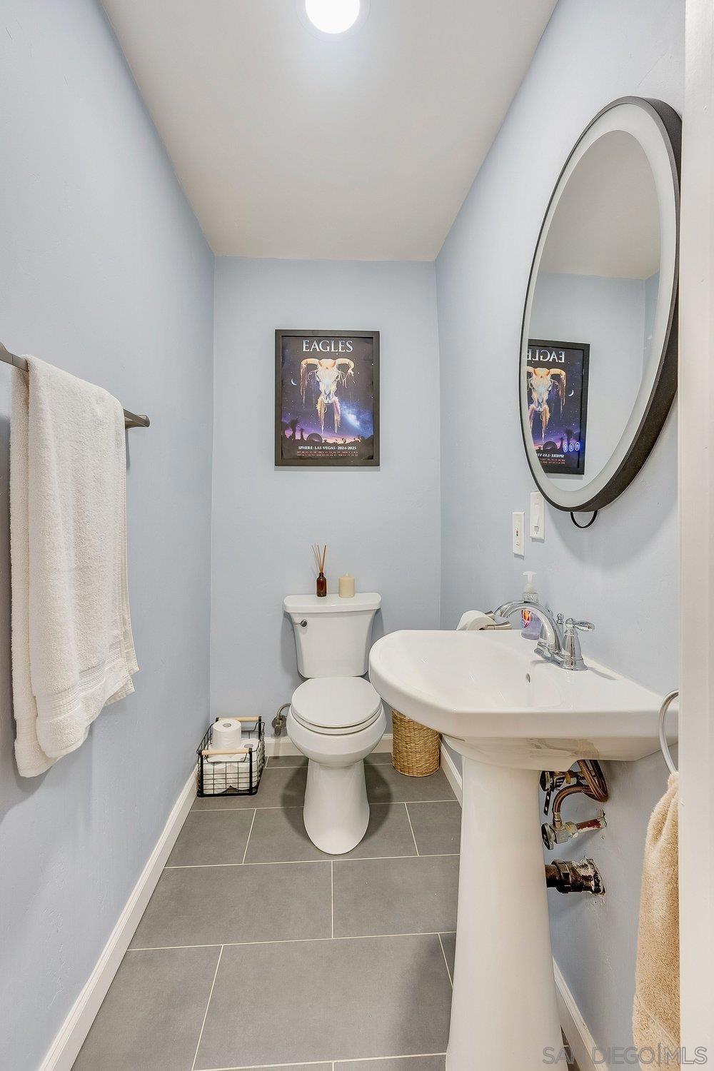 711 Island Ct B Property Photo 14