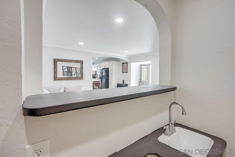 711 Island Ct B Property Photo 16