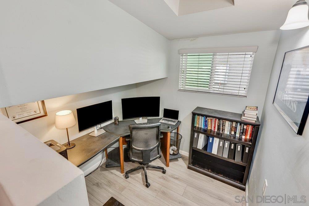 711 Island Ct B Property Photo 18