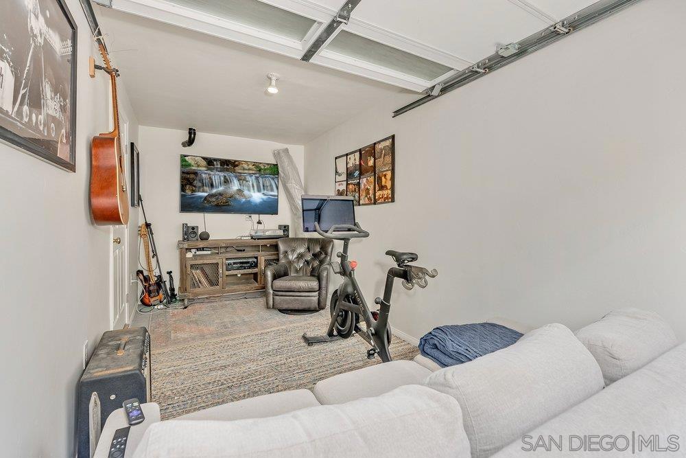 711 Island Ct B Property Photo 22