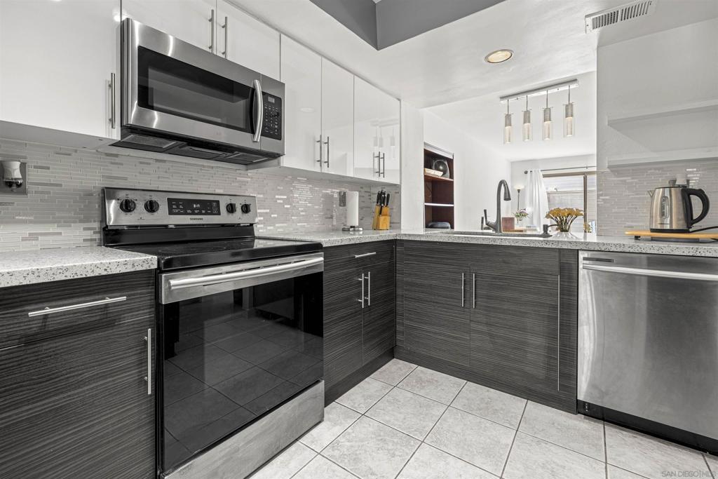 814 AMERICA WAY Property Photo 1
