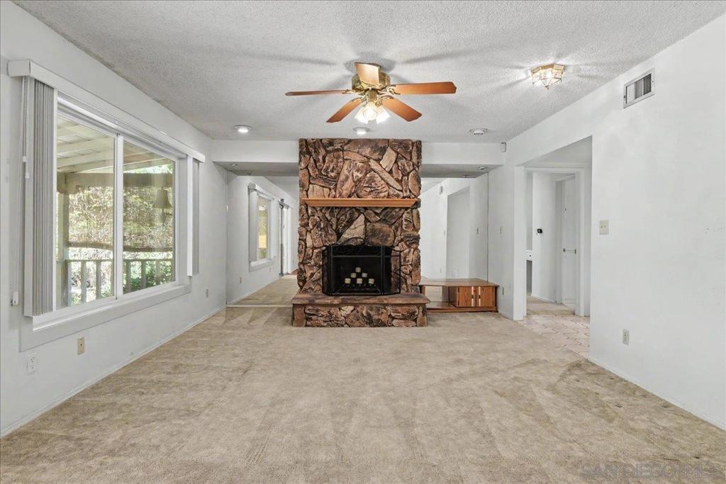 740 El Rancho Drive Property Photo 6