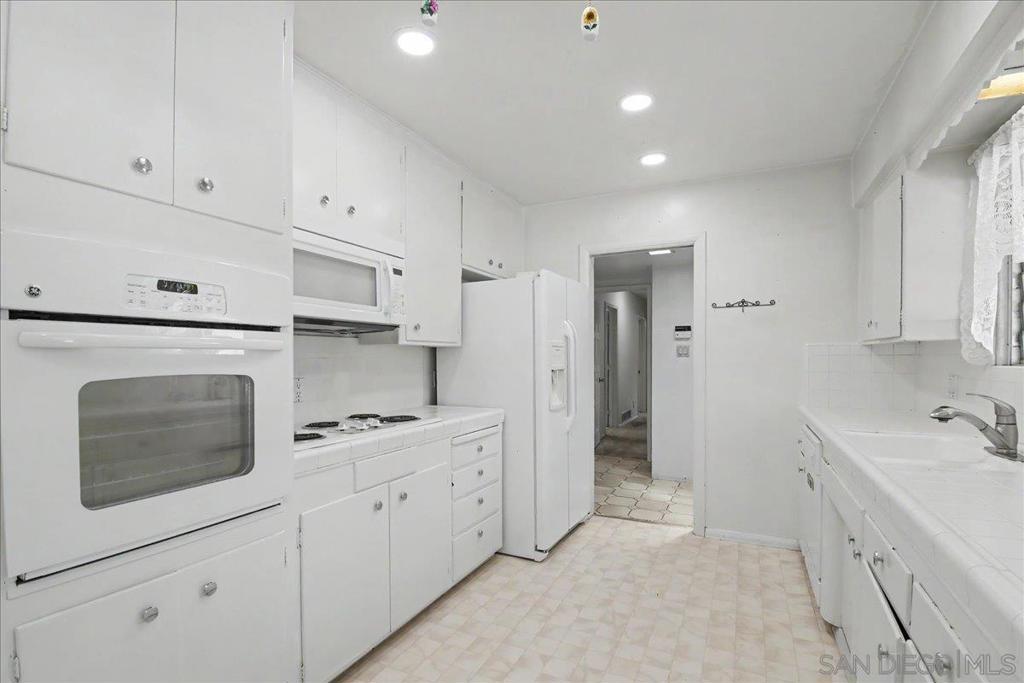 740 El Rancho Drive Property Photo 12