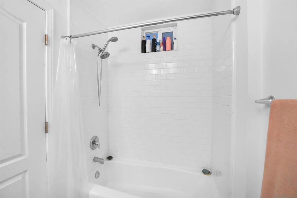 2828 University Ave 406 Property Photo 9