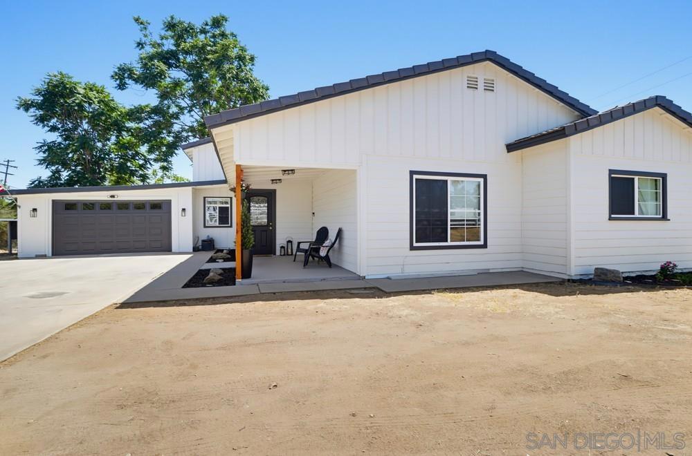 3221 E Victoria Property Photo 4