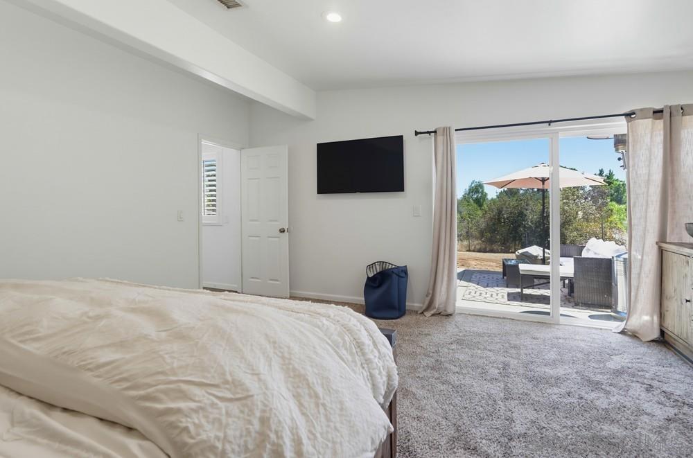 3221 E Victoria Property Photo 26