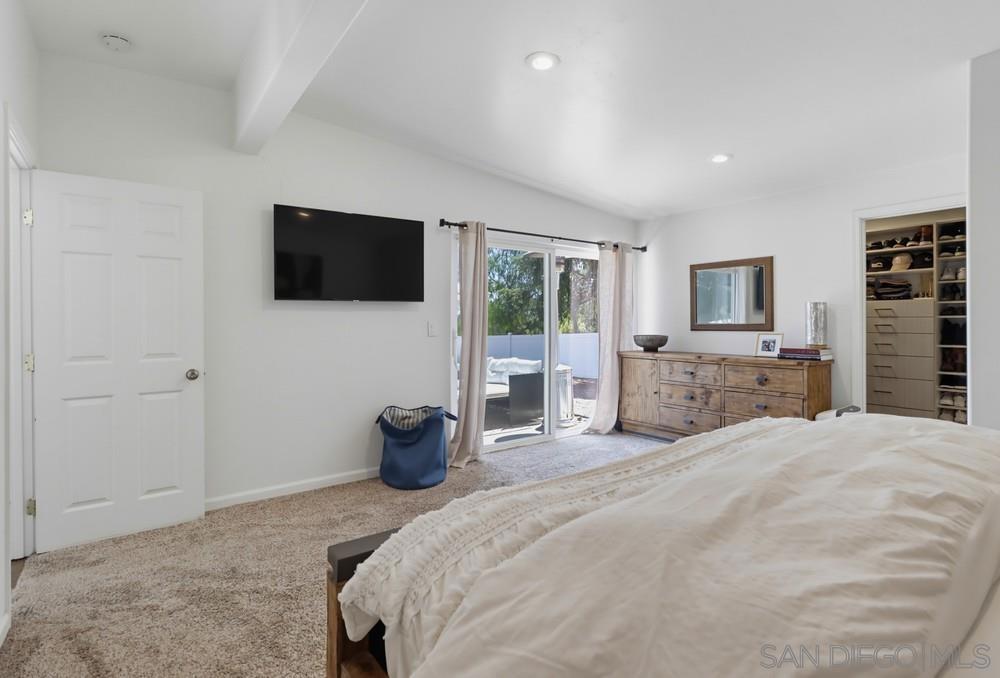 3221 E Victoria Property Photo 27