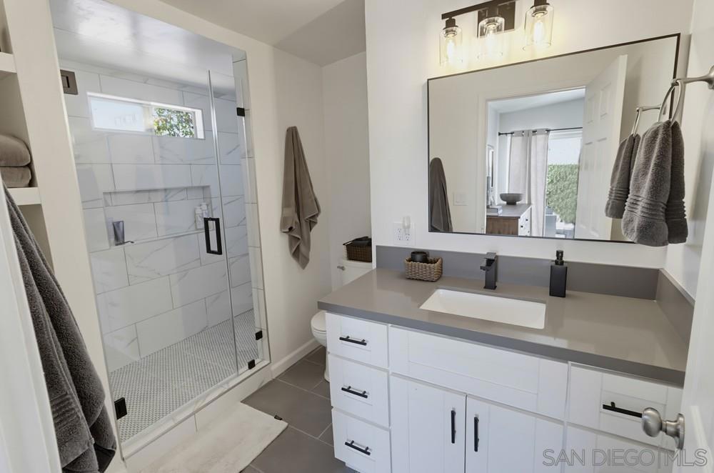 3221 E Victoria Property Photo 29