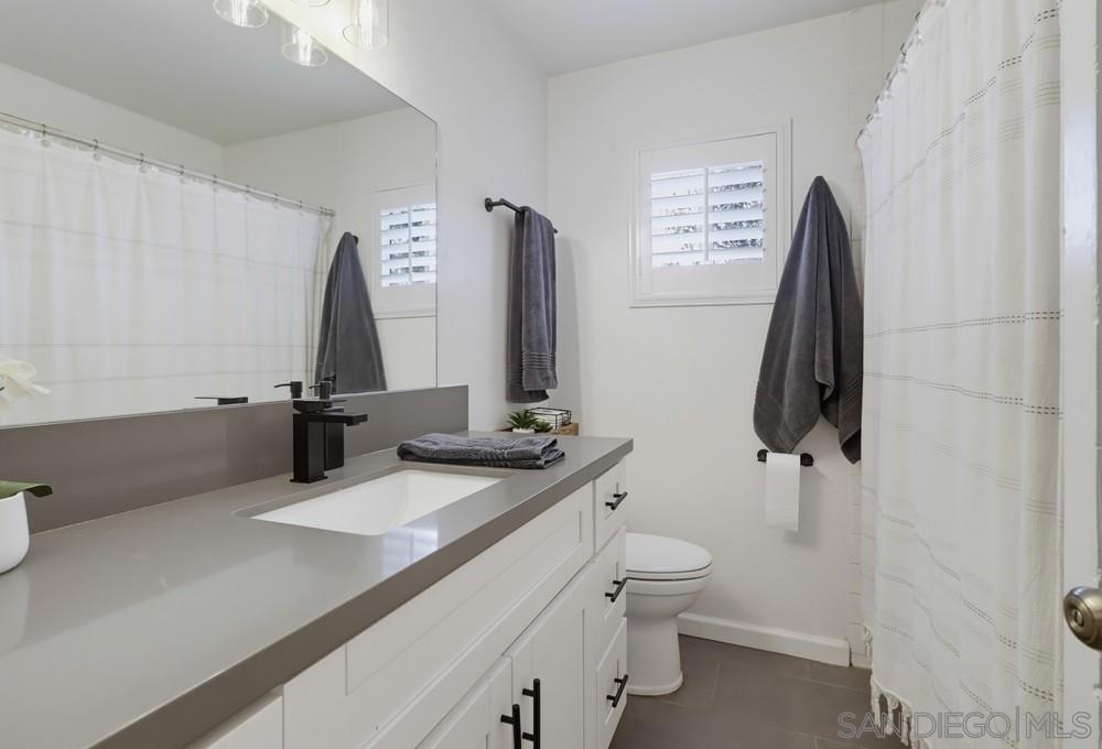 3221 E Victoria Property Photo 43