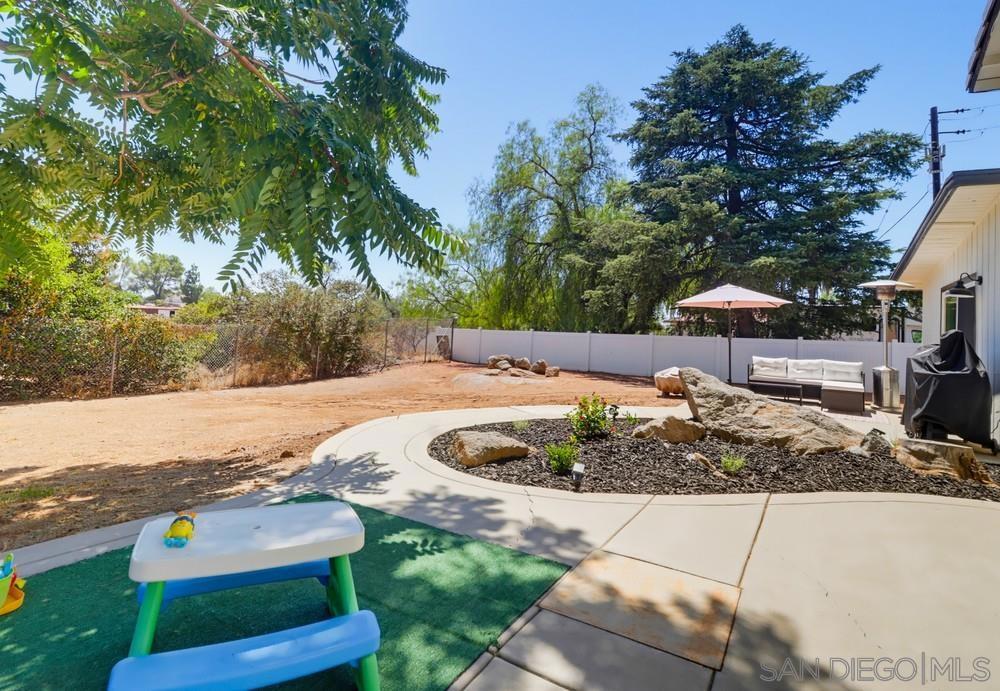 3221 E Victoria Property Photo 47