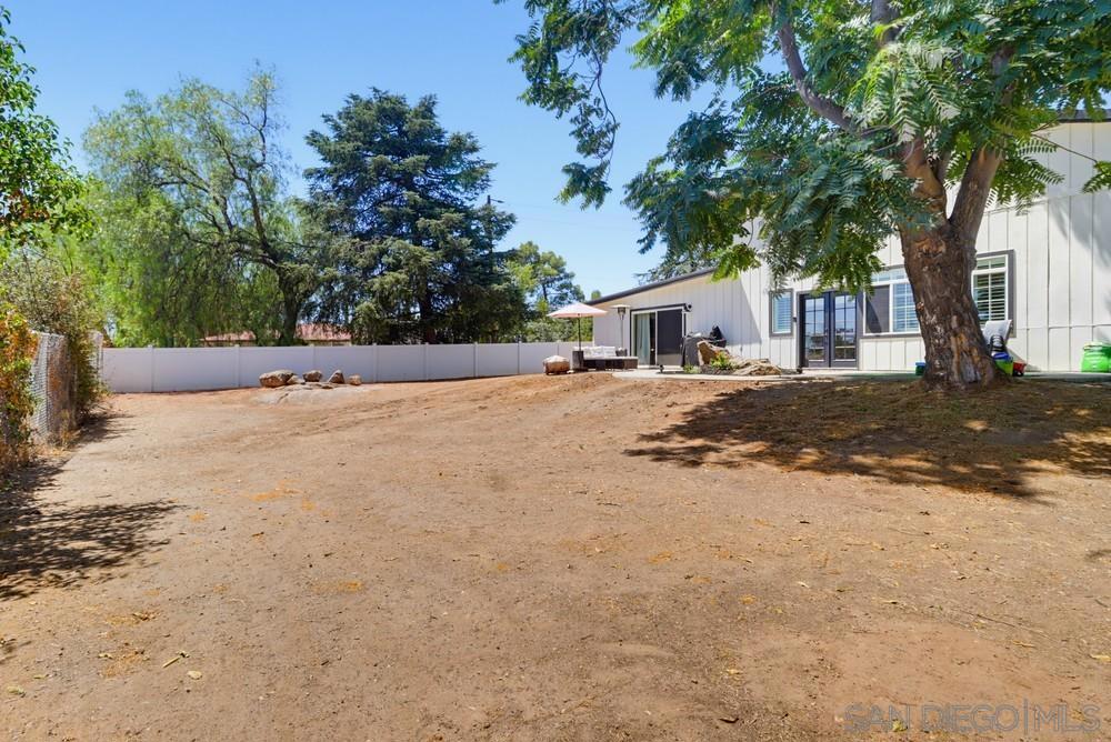 3221 E Victoria Property Photo 49