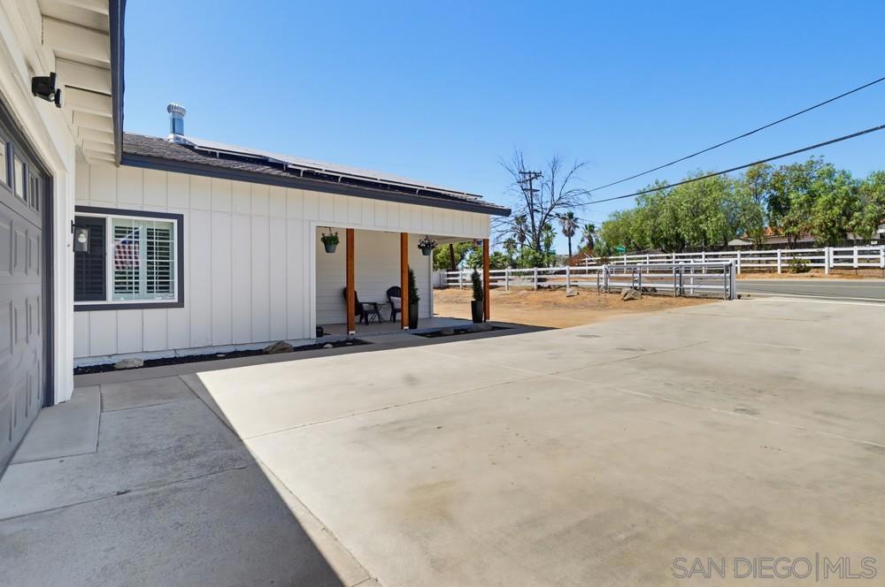 3221 E Victoria Property Photo 50