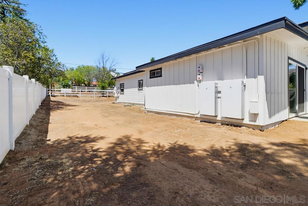 3221 E Victoria Property Photo 51