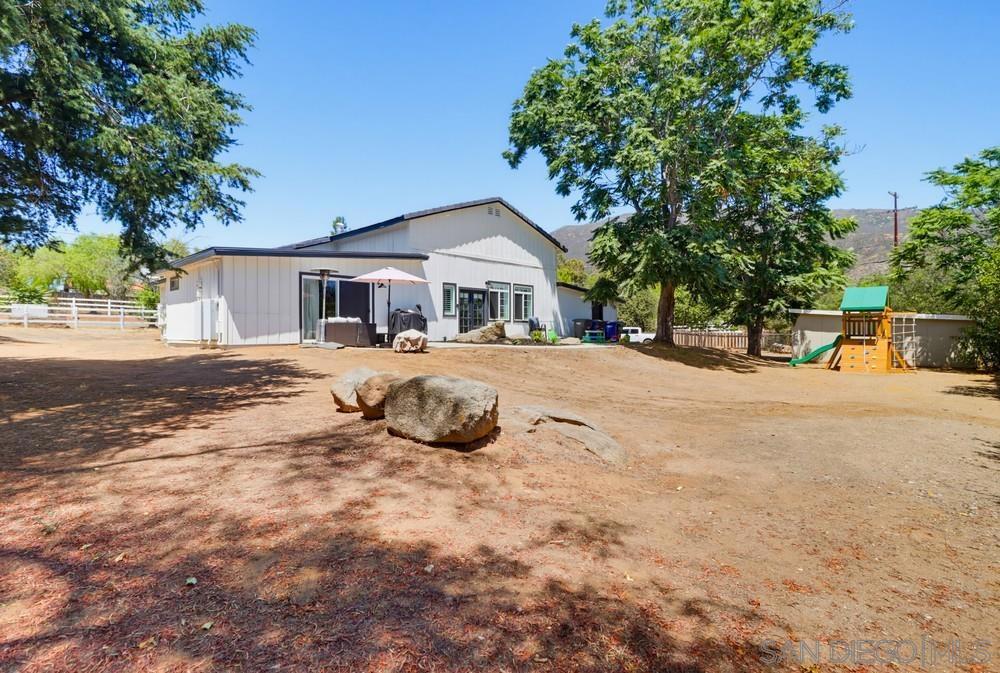 3221 E Victoria Property Photo 52