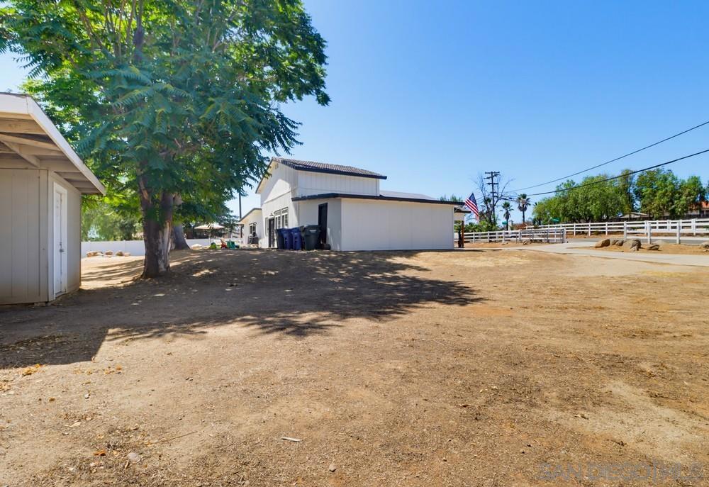 3221 E Victoria Property Photo 55