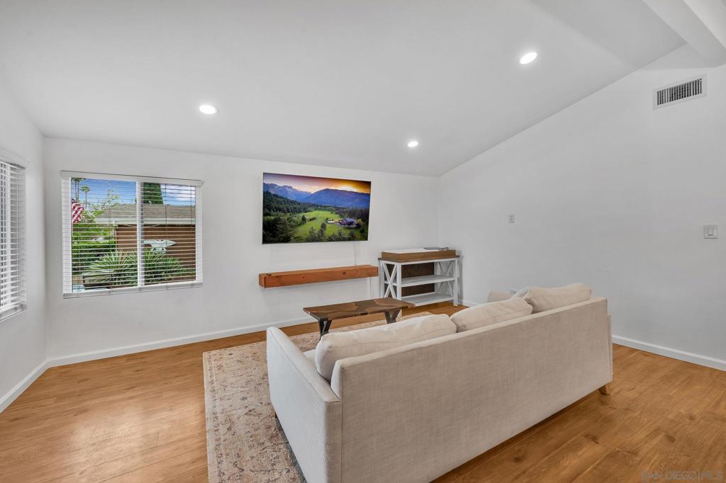 9222 Overton Property Photo 4