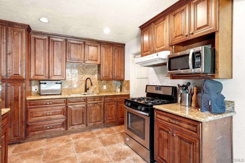 6020 Streamview Dr Property Photo 5