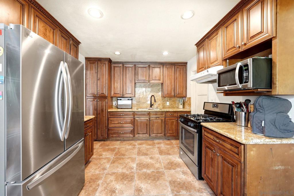 6020 Streamview Dr Property Photo 6