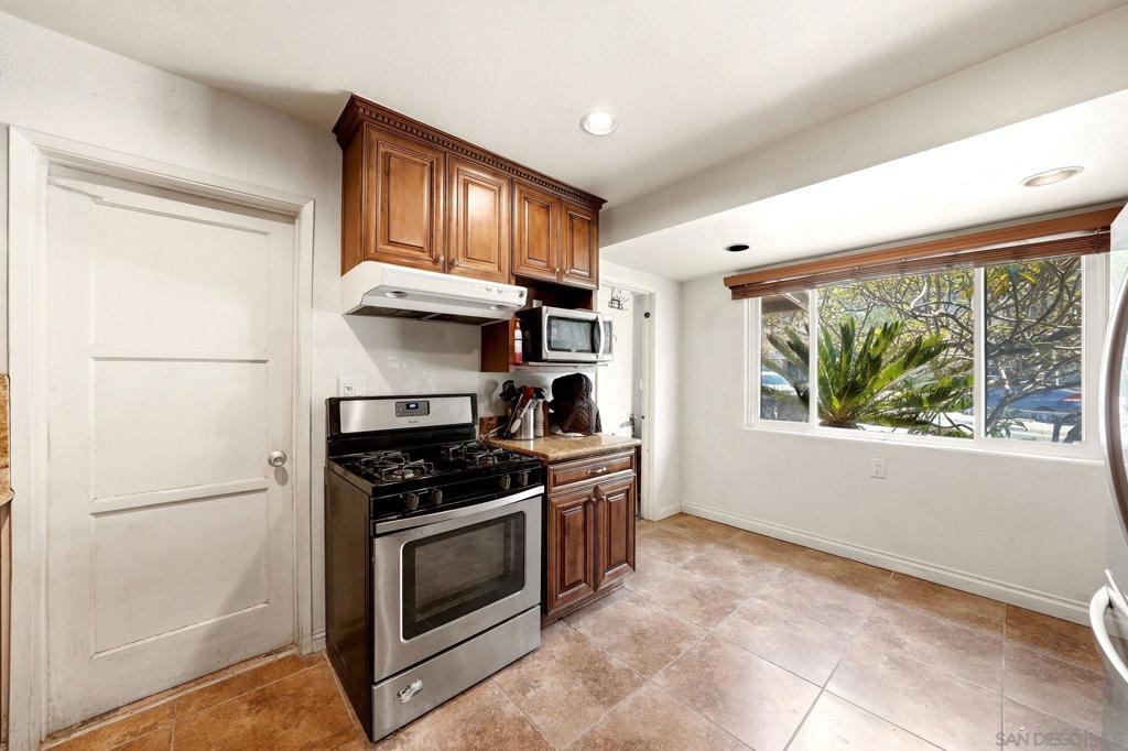 6020 Streamview Dr Property Photo 8