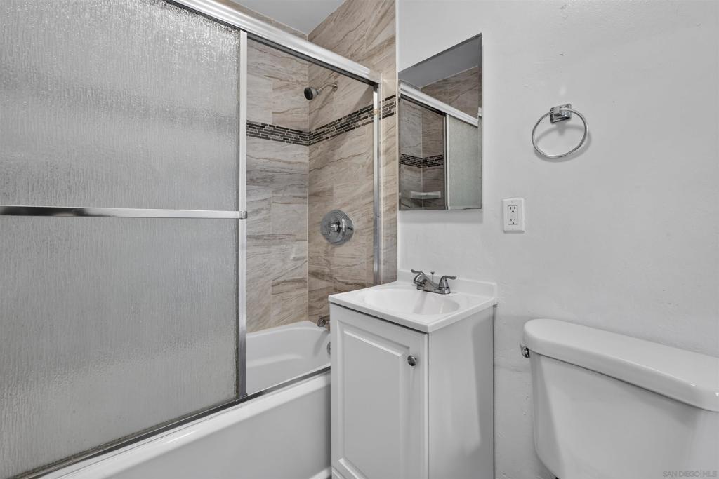 4343 Poplar St Property Photo 4