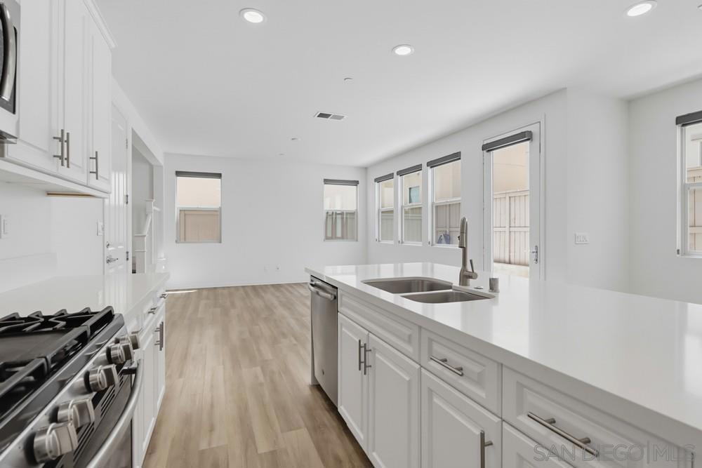 1041 Sea Glass Way Property Photo 19