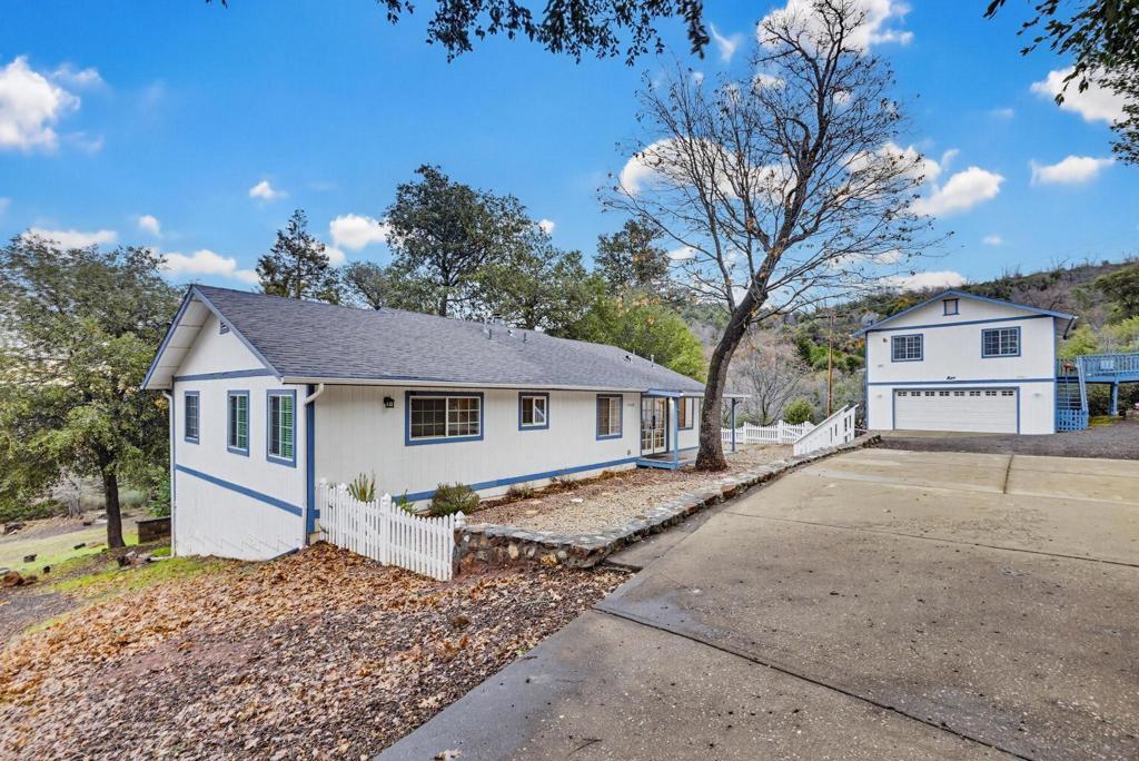 17009 Iron Springs Rd Property Photo 3