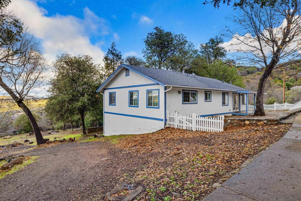 17009 Iron Springs Rd Property Photo 7
