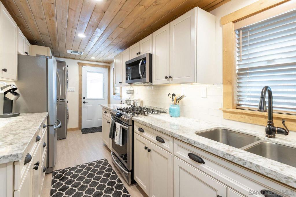 42655 Peregrine Property Photo 10