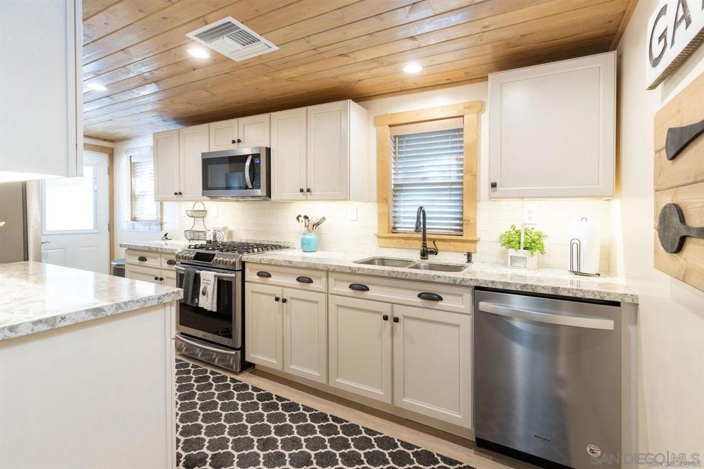 42655 Peregrine Property Photo 11