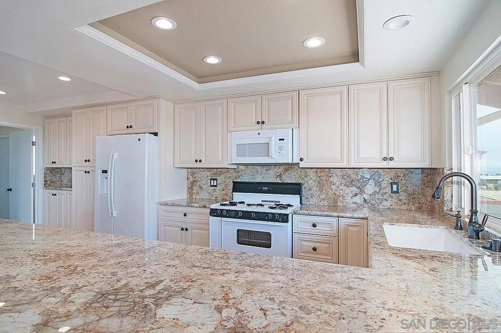 5415 Thunderbird Property Photo 6