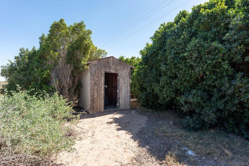 2465 Meloland Rd Property Photo 6