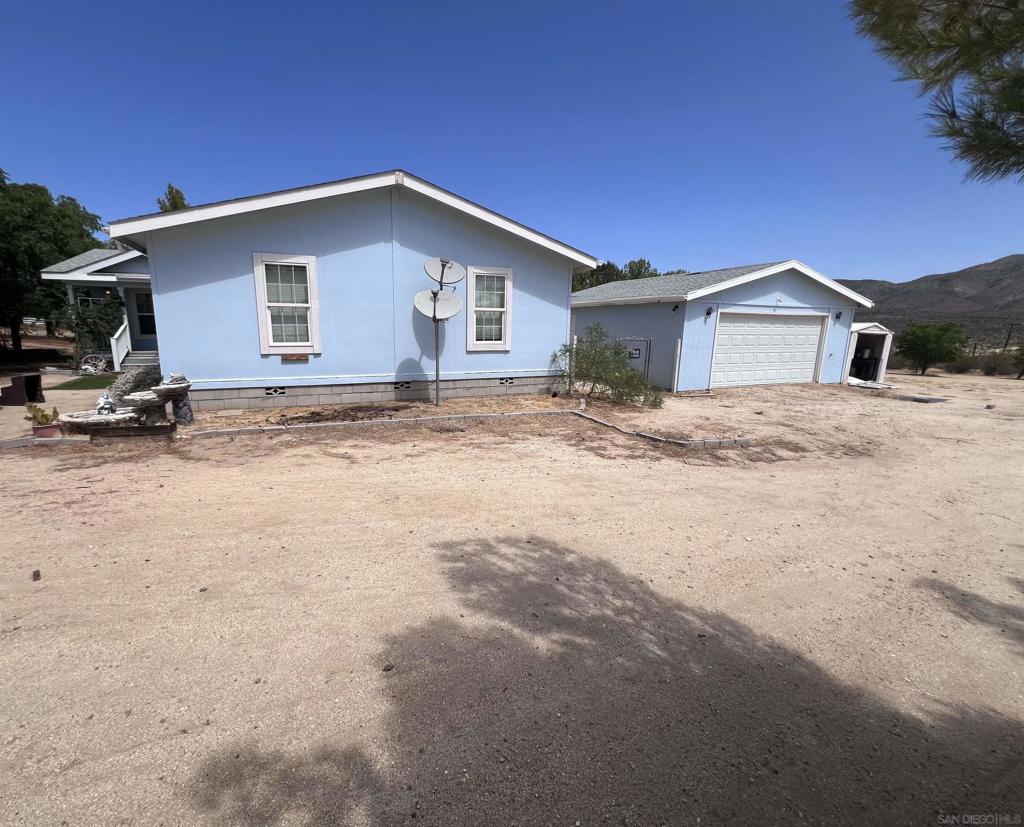 7479 Kickin Horse Trl Property Photo 4