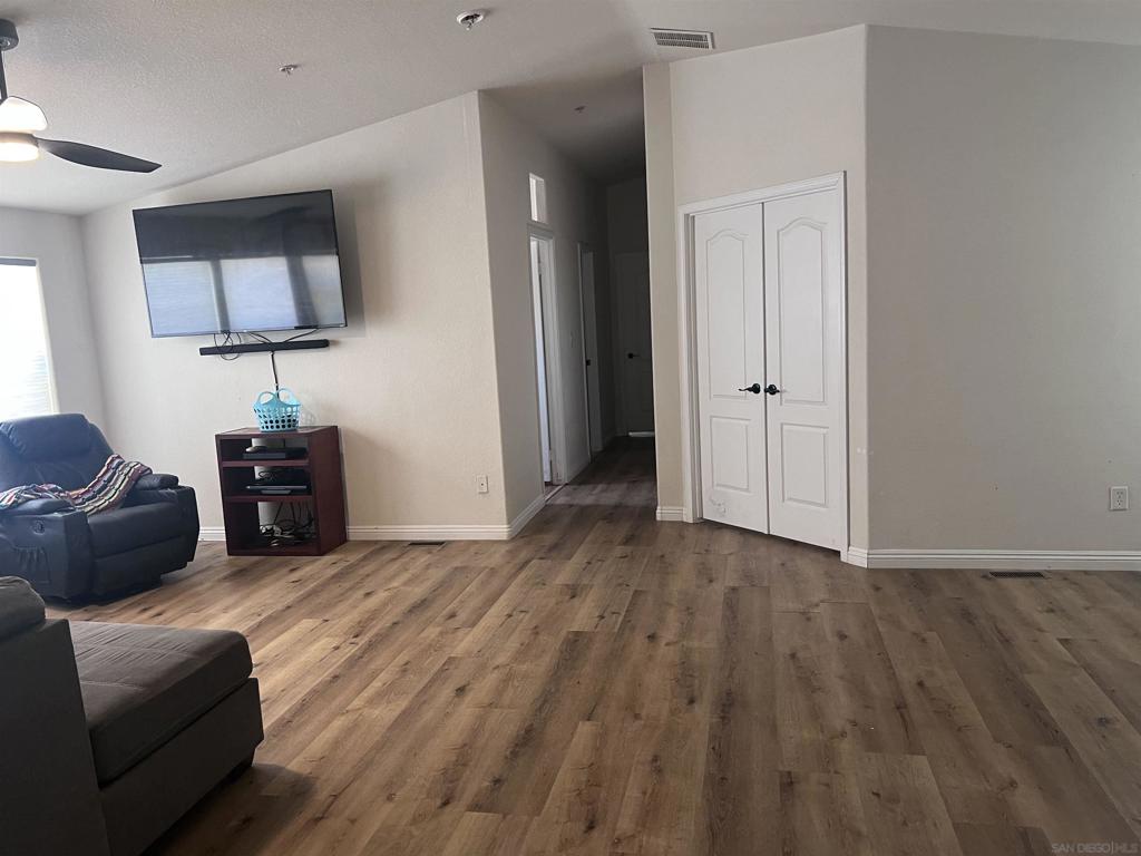 7479 Kickin Horse Trl Property Photo 5