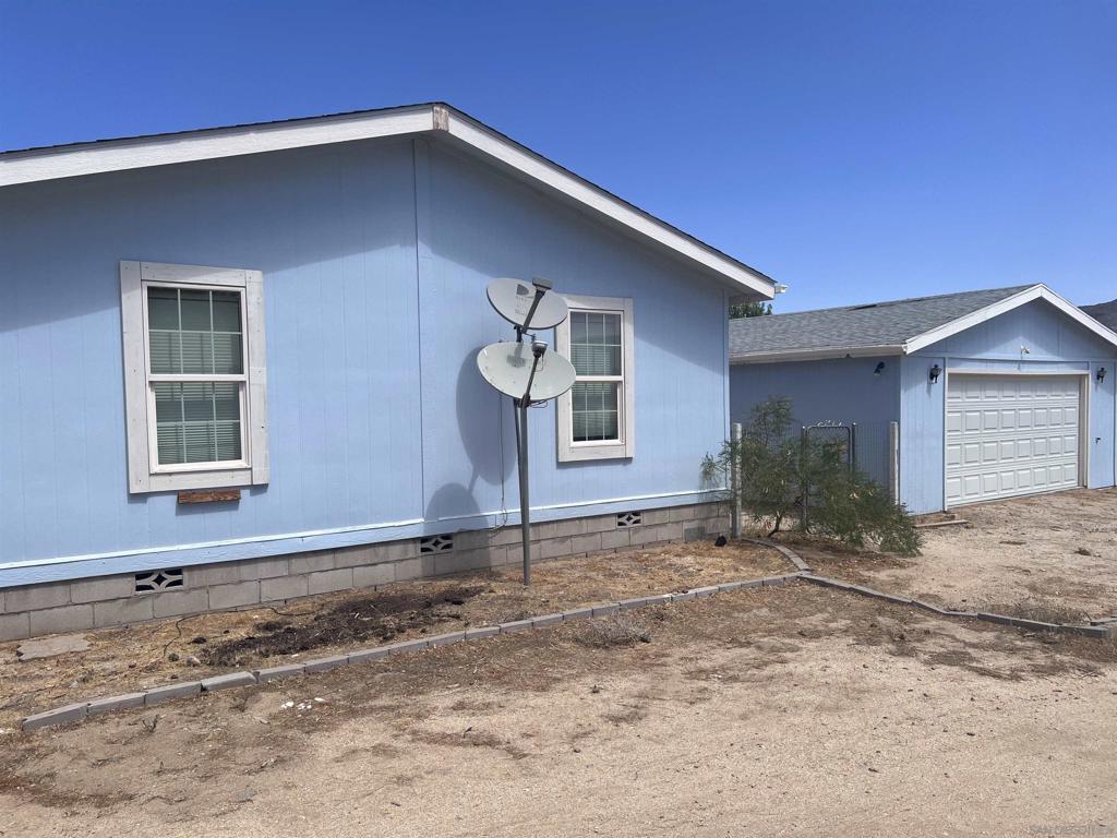 7479 Kickin Horse Trl Property Photo 6