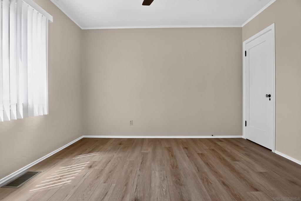 2444 Curlew St Property Photo 11