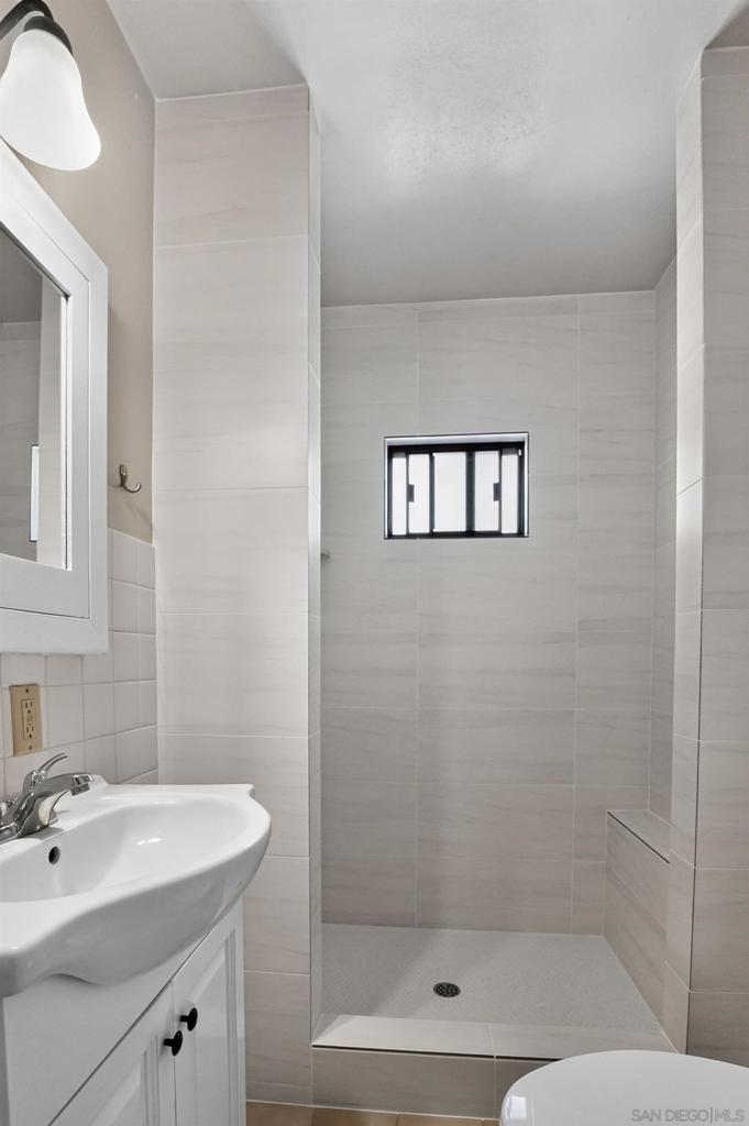 2444 Curlew St Property Photo 13