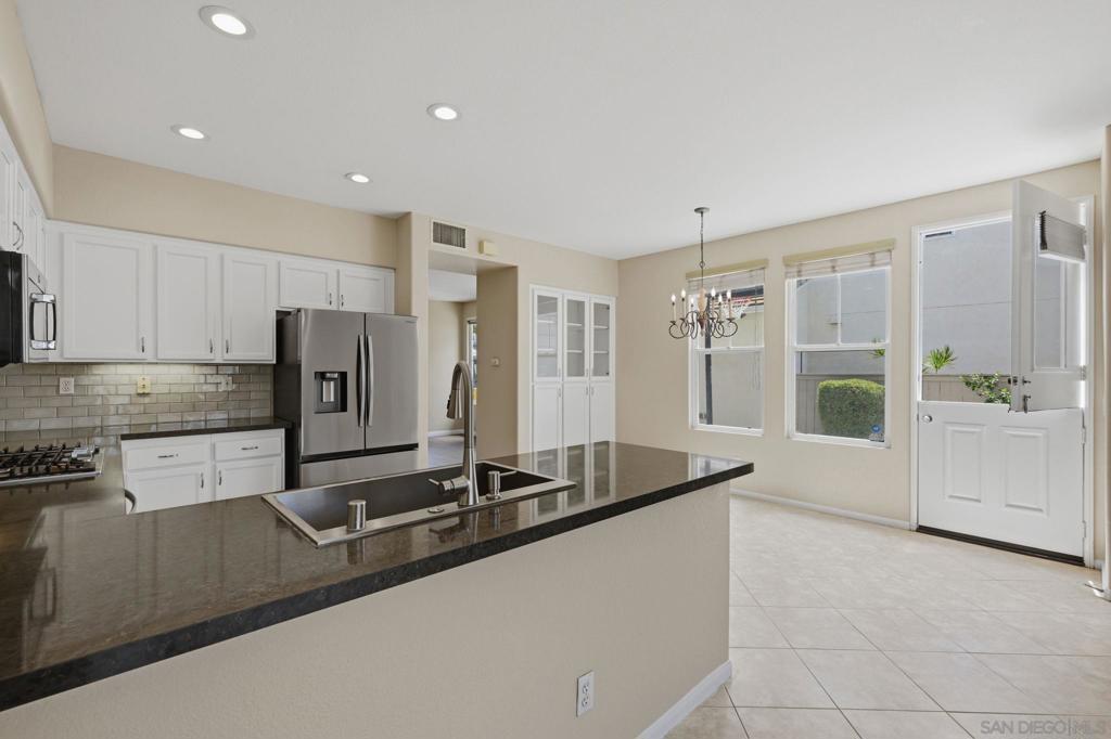 12256 Pepper Tree Ln Property Photo 14