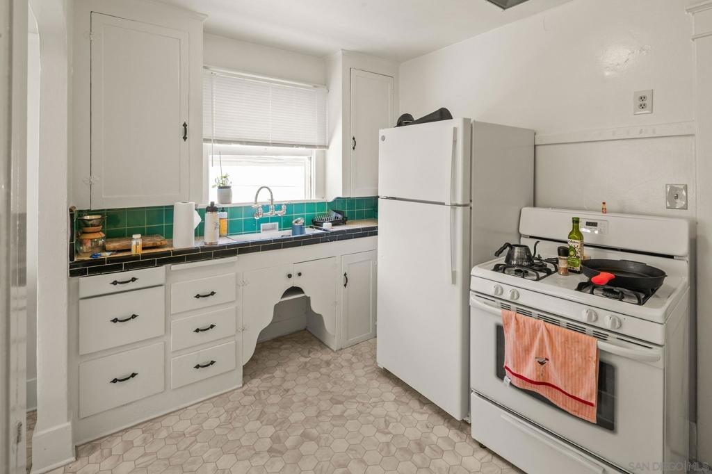 3937 Centre Property Photo 7