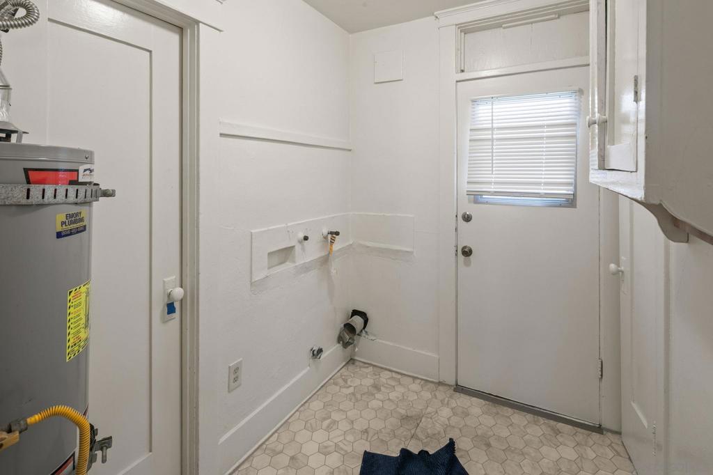 3937 Centre Property Photo 8