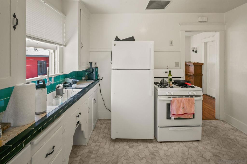 3937 Centre Property Photo 9