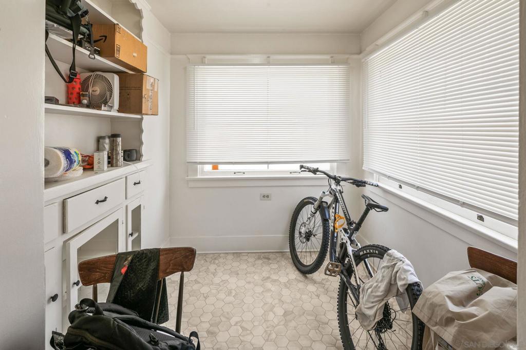 3937 Centre Property Photo 10