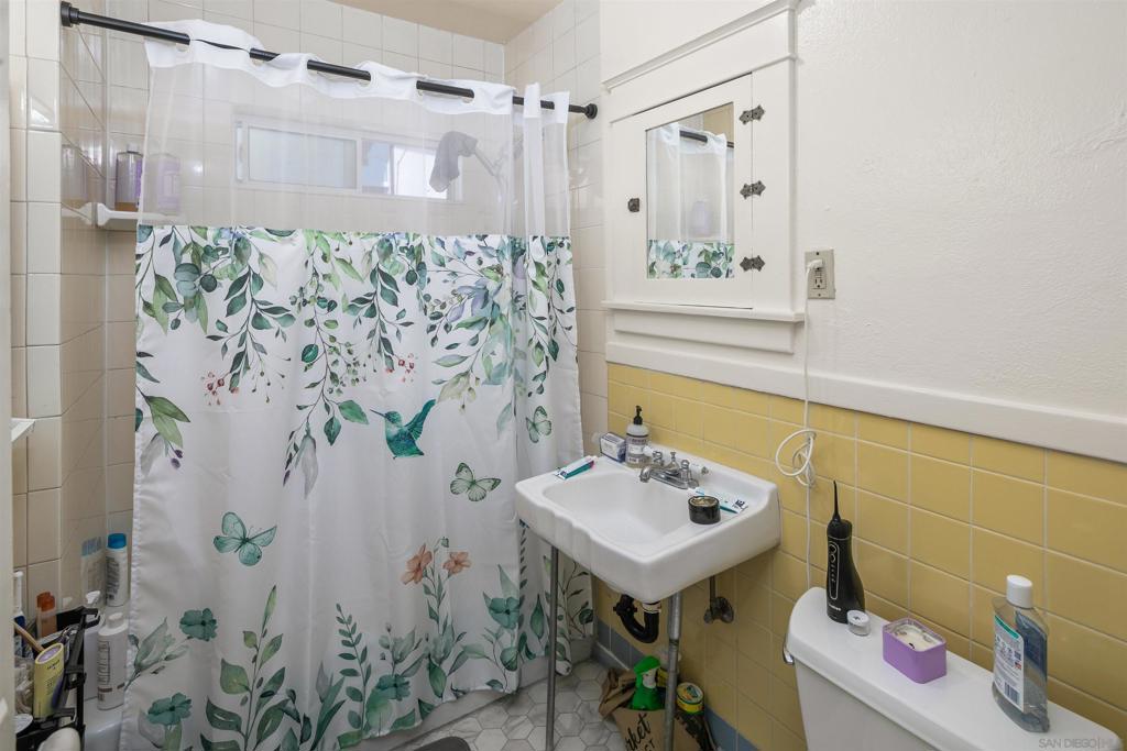 3937 Centre Property Photo 13
