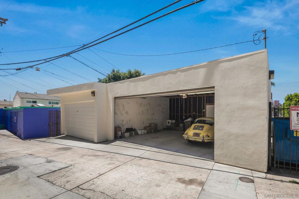 3937 Centre Property Photo 15