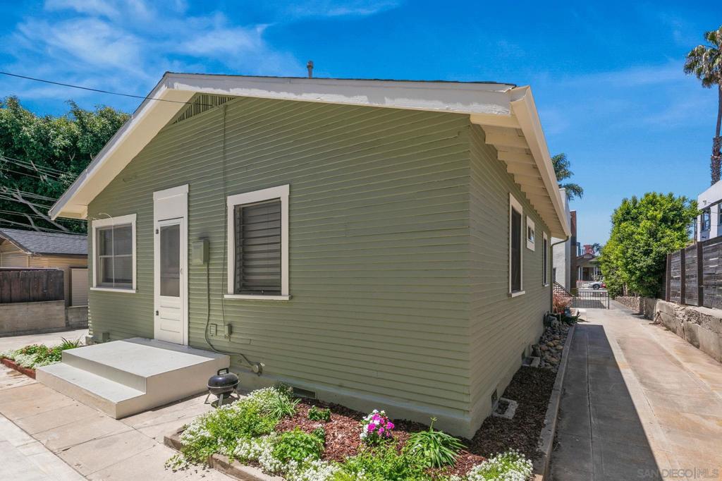 3937 Centre Property Photo 17