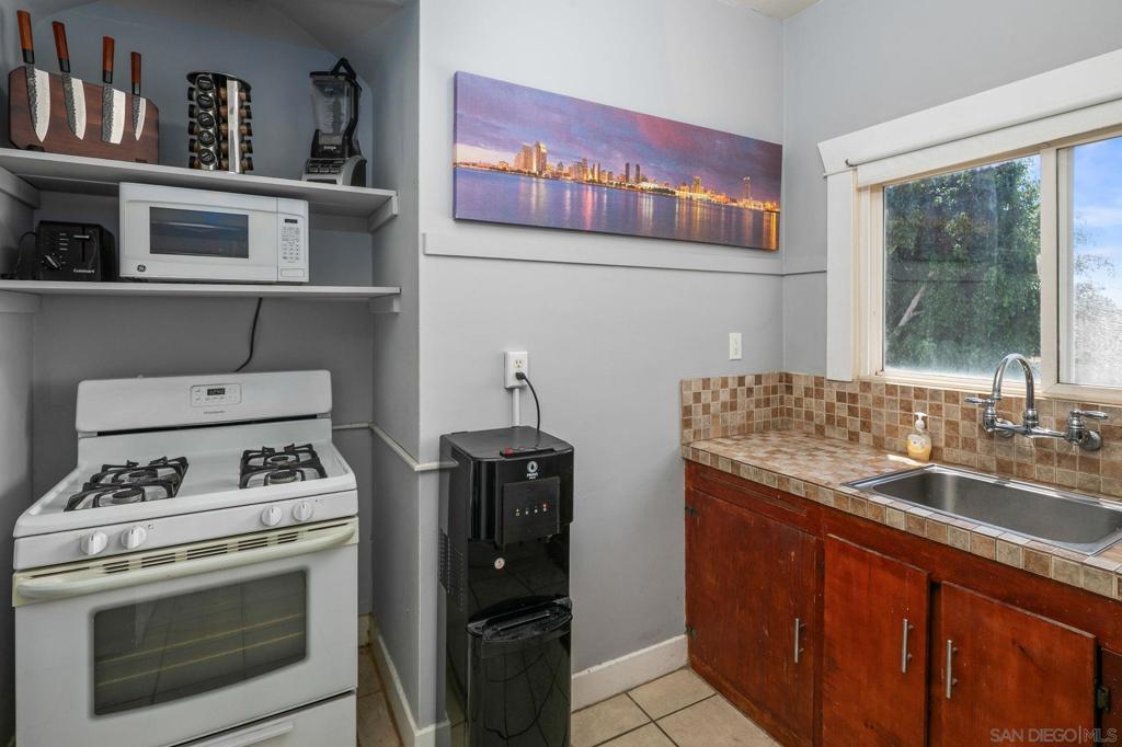 3937 Centre Property Photo 34