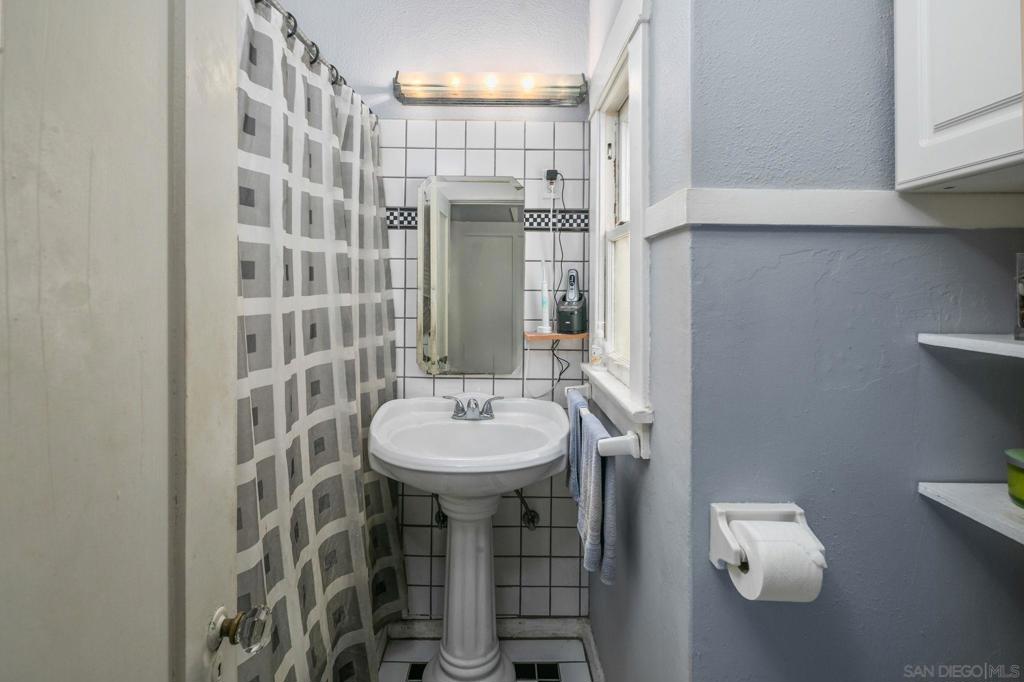3937 Centre Property Photo 40