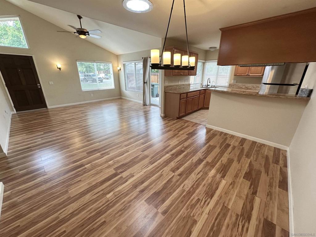 2035 Shadytree Ln Property Photo 3