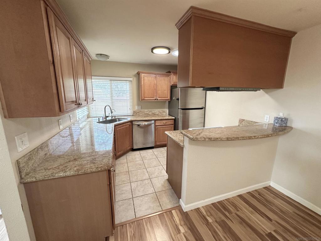 2035 Shadytree Ln Property Photo 8